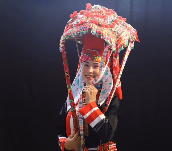 Trang phục cưới cô dâu Dao. Ảnh: La Lành