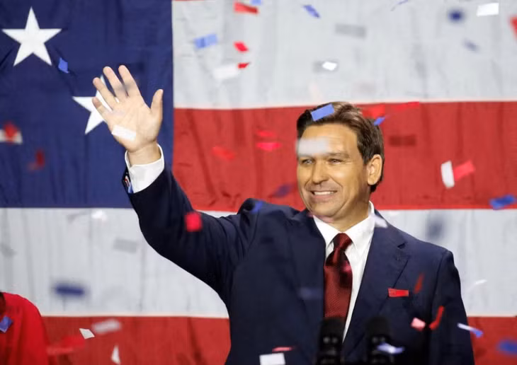 Thống đốc bang Florida của đảng Cộng hòa Ron DeSantis ăn mừng chiến thắng trong đêm bầu cử giữa nhiệm kỳ năm 2022 ở Tampa, Florida, Mỹ ngày 8/11/2022. Ảnh tư liệu: REUTERS