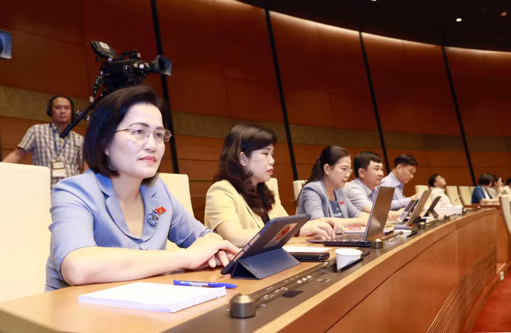 Đoàn ĐBQH tỉnh Quảng Ninh tham gia phiên làm việc tại hội trường.