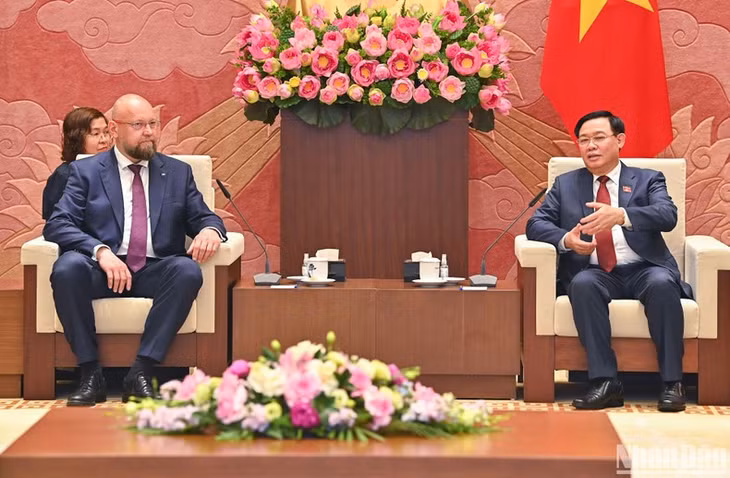 Chủ tịch Quốc hội Vương Đình Huệ và Phó Chủ tịch Hạ viện Cộng hòa Séc Jan Bartosek tại buổi tiếp. (Ảnh: Duy Linh)