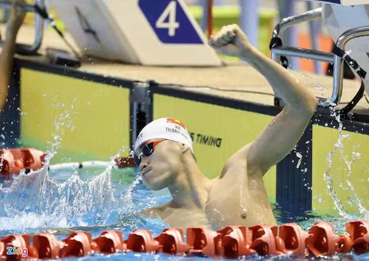 Thanh Bảo ăn mừng đầy cảm xúc khi phá kỷ lục SEA Games lần thứ 2 trên đất Campuchia. Ảnh: Quang Thịnh.