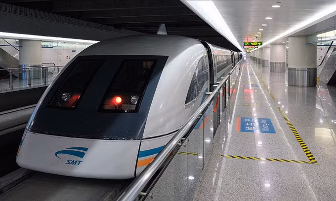 Tàu Transrapid SMT ở Thượng Hải. Ảnh: Kallerna/Wikimedia
