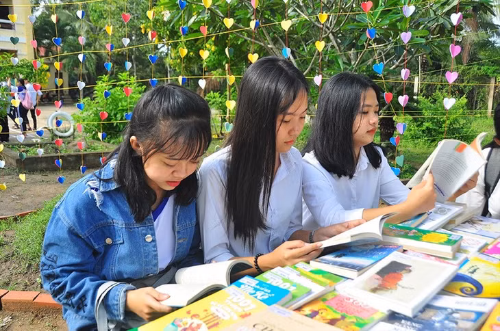 Đọc sách hàng ngày giúp giải toả áp lực, căng thẳng. Ảnh: Trần Lưu