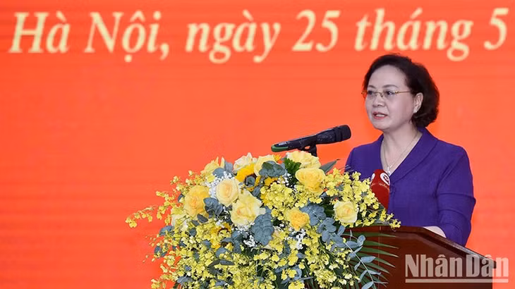 Bộ trưởng Nội vụ Phạm Thị Thanh Trà công bố Quyết định bổ nhiệm của Chủ tịch nước.