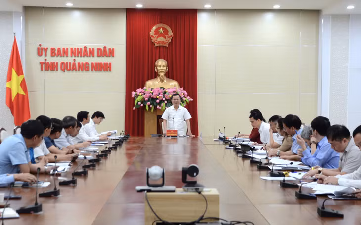 Đồng chí Cao Tường Huy, Quyền Chủ tịch UBND tỉnh kết luận cuộc họp.