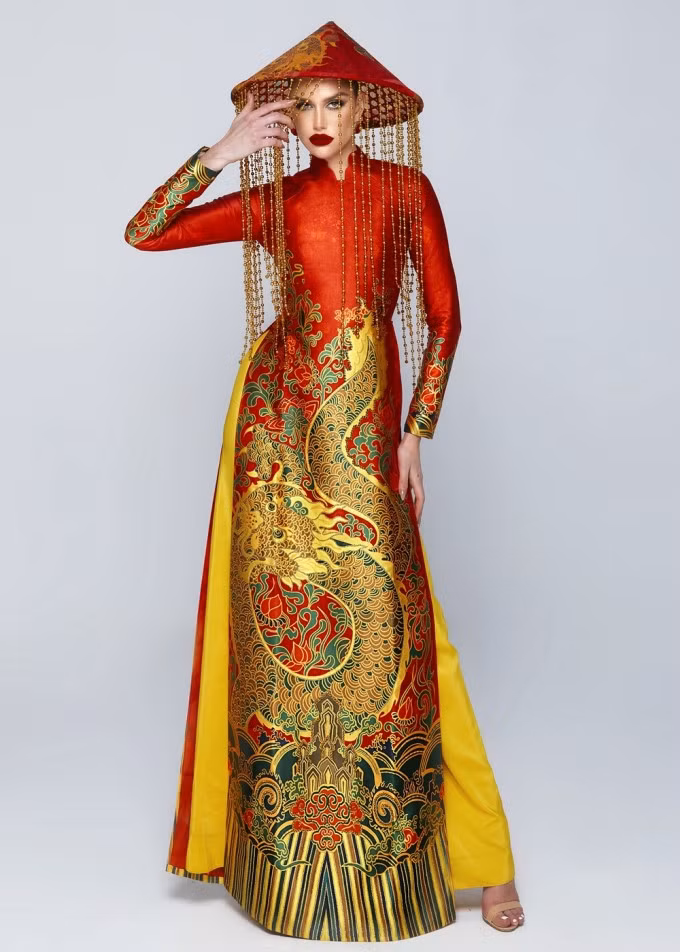 Isabella Menin diện áo dài chất liệu lụa tơ tằm, gấm của nhà mốt La Sen Vũ, thực hiện bộ ảnh tung đầu tháng 5. Ảnh: MGI