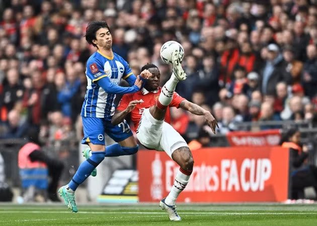 Mitoma sẵn sàng đại chiến Man Utd.