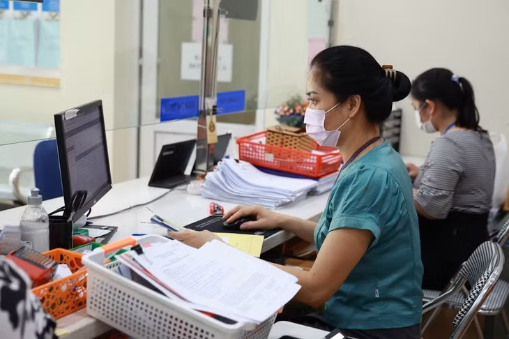Mức lương cơ sở chính thức tăng lên 1,8 triệu đồng từ ngày 1/7/2023. Ảnh minh họa: Hải Nguyễn.
