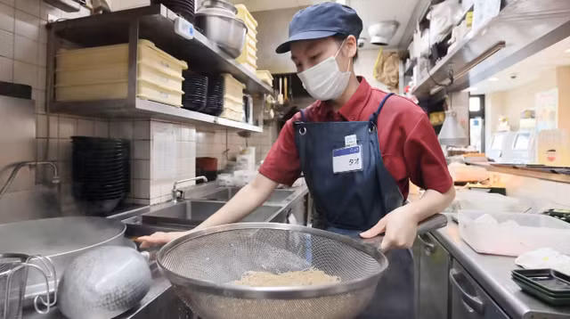 Nhật Bản thông qua dự thảo luật nhập cư mới - Ảnh 1.