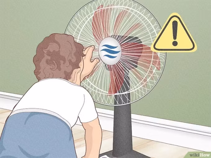 Quạt truyền thống dễ gây nguy hiểm cho trẻ nhỏ. Ảnh: Wikihow