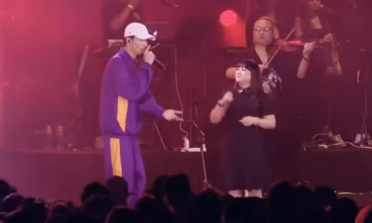 Đen Vâu rap "10 năm" cùng ca sĩ Ngọc Linh trong liveshow 2019. Video: YouTube Đen Vâu