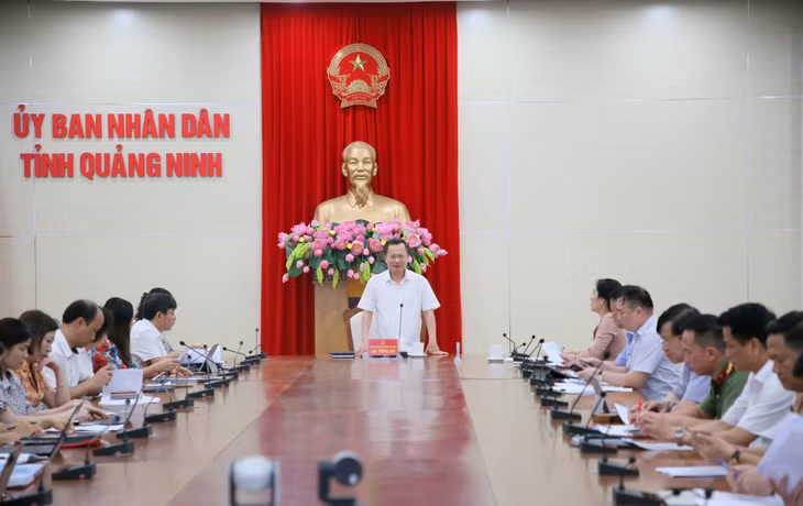 Đồng chí Cao Tường Huy, Quyền Chủ tịch UBND tỉnh chủ trì buổi làm việc với ngành Giáo dục và Đào tạo tỉnh.