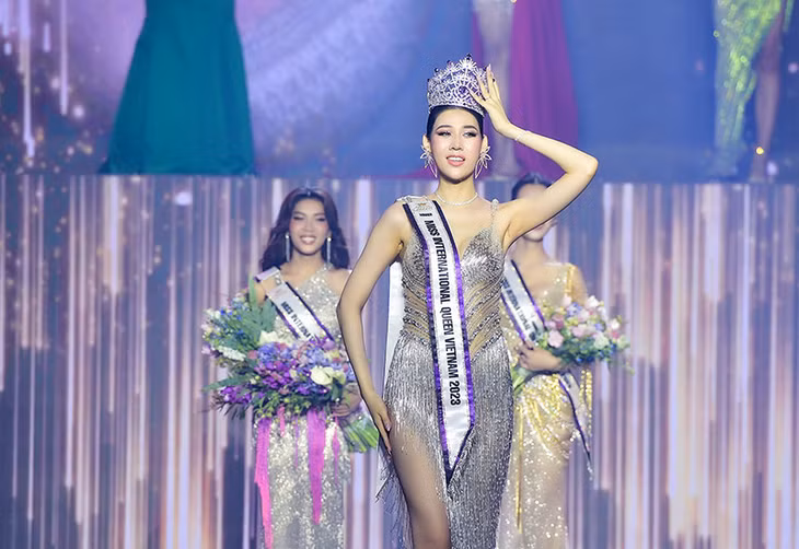 Nguyễn Hà Dịu Thảo đăng quang Đại sứ hoàn mỹ - Miss International Queen Vietnam 2023.