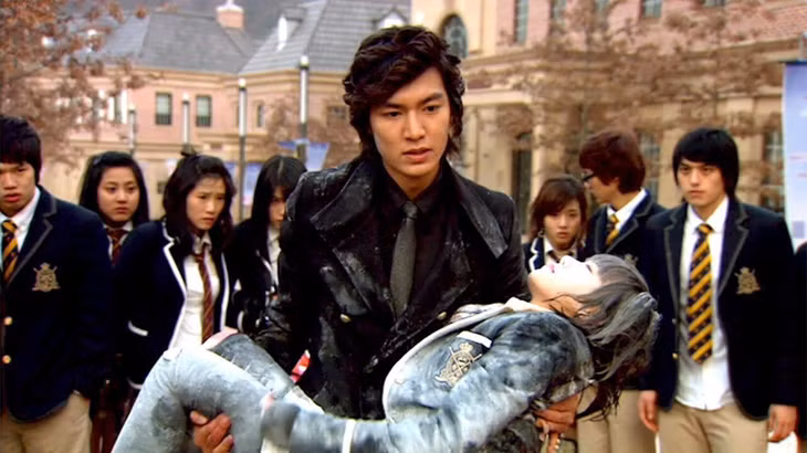 Một cảnh bạo lực học đường trong phim thần tượng Vườn sao băng (Boys Over Flowers) - Ảnh: IMDb