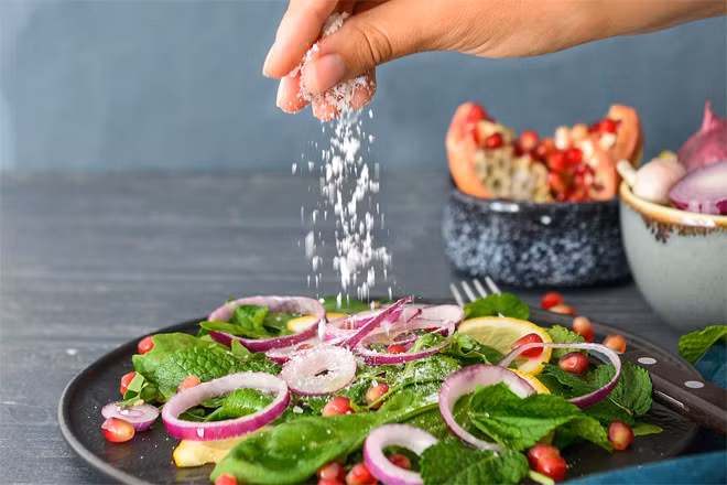 Muối cần cho cơ thể nhưng chỉ nên ăn một lượng nhỏ. Ảnh minh họa: Salt Association