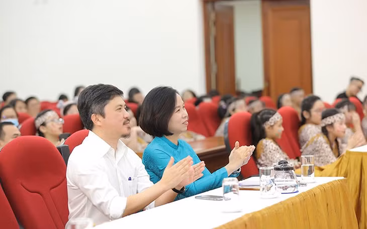 Tổng Giám đốc Thông tấn xã Việt Nam Vũ Việt Trang và Tổng Biên tập Báo Thể thao và Văn hóa Lê Xuân Thành tại Lễ trao giải.