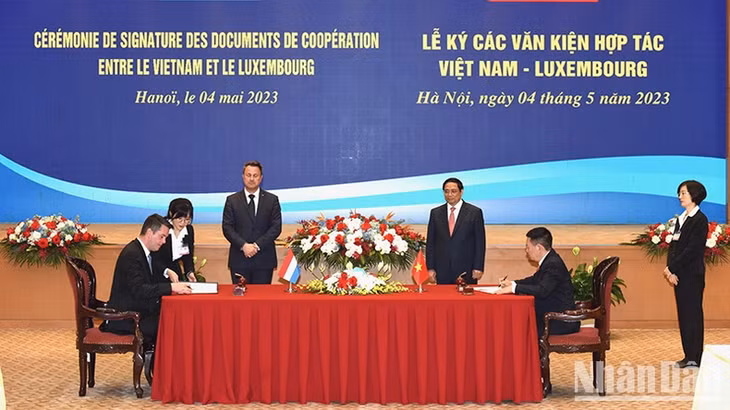 Lễ ký Thỏa thuận Đối tác chiến lược về tài chính xanh giữa Bộ Tài chính nước Cộng hòa xã hội chủ nghĩa Việt Nam và Bộ Tài chính Đại Công quốc Luxembourg. (Ảnh: TRẦN HẢI)