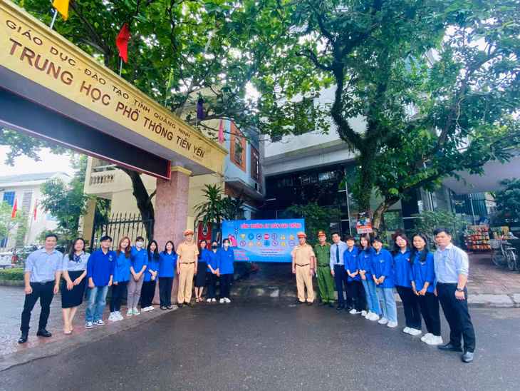Mô hình "Cổng trường ATGT" sẽ giúp cho công tác đảm bảo an toàn trước cổng Trường THPT Tiên Yên tốt hơn.