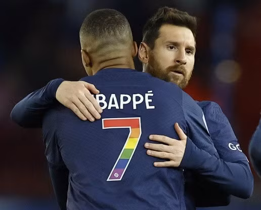 PSG giữ vững ngôi đầu Ligue 1 với 6 điểm hơn đội đứng thứ hai trong khi mùa giải 2022/23 chỉ còn 3 vòng.