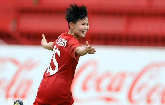 Bích Thuỳ mừng bàn gỡ hoà 1-1 cho Việt Nam. Ảnh: Đức Đồng