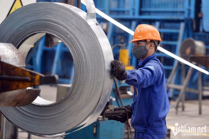 Giá thép giảm lần thứ 7 liên tiếp (Ảnh: Hoàng Hà)