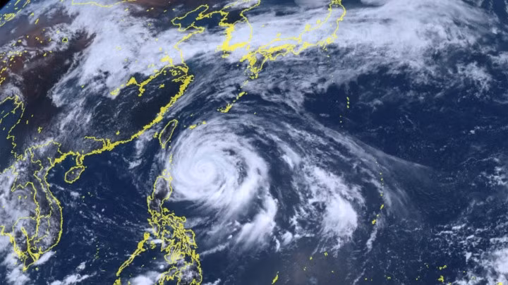 Bão Mawar ở vùng biển Philippines vào sáng 29/5. (Ảnh: AP)