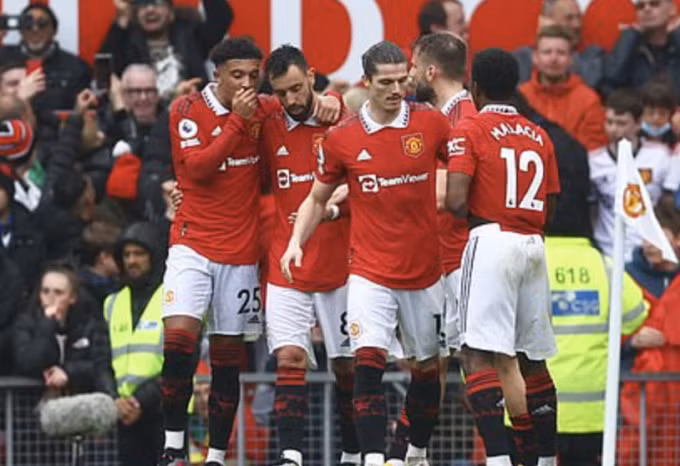 Cầu thủ Man Utd mừng bàn duy nhất trận thắng Aston Villa ở Ngoại hạng Anh trên sân Old Trafford ngày 30/4/2023. Ảnh: Reuters