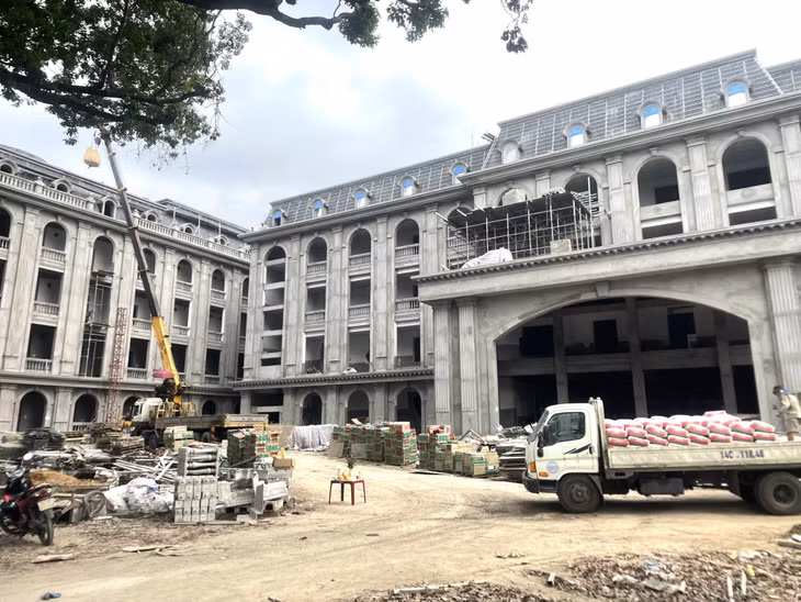 Dự án mở rộng, xây mới Trường THPT Cẩm Phả đang trong giai đoạn hoàn thiện.