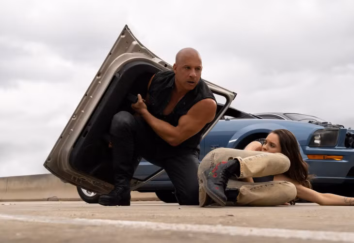 Vẫn như mọi khi, Fast &amp; Furious không phải phim yêu thích của giới phê bình. Ảnh: Universal Pictures.