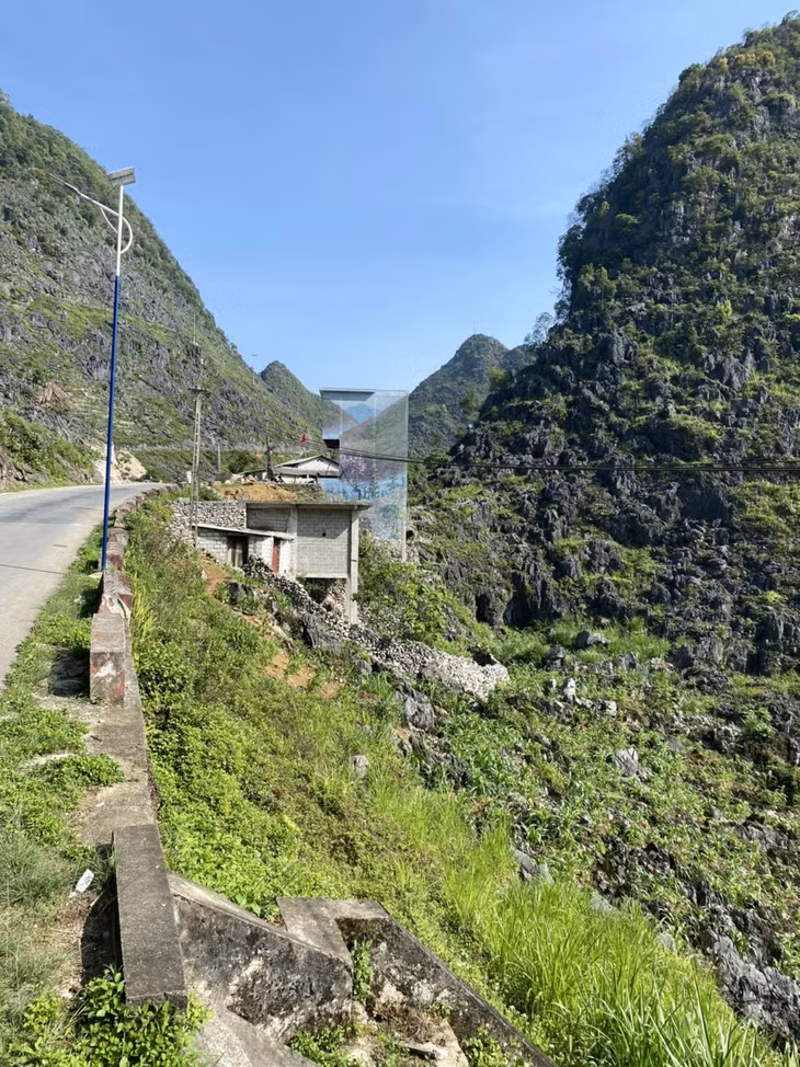 Những ngôi nhà 'tàng hình' đẹp như cảnh ghép giữa cao nguyên đá Hà Giang ảnh 2