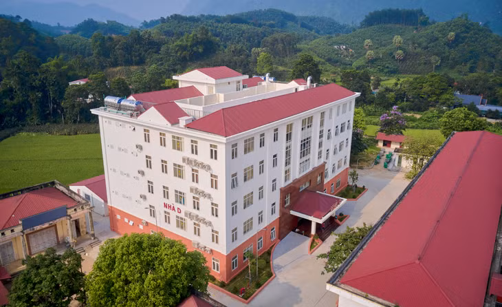 Nhà khám chữa bệnh - Bệnh viện Đa khoa huyện Định Hóa.