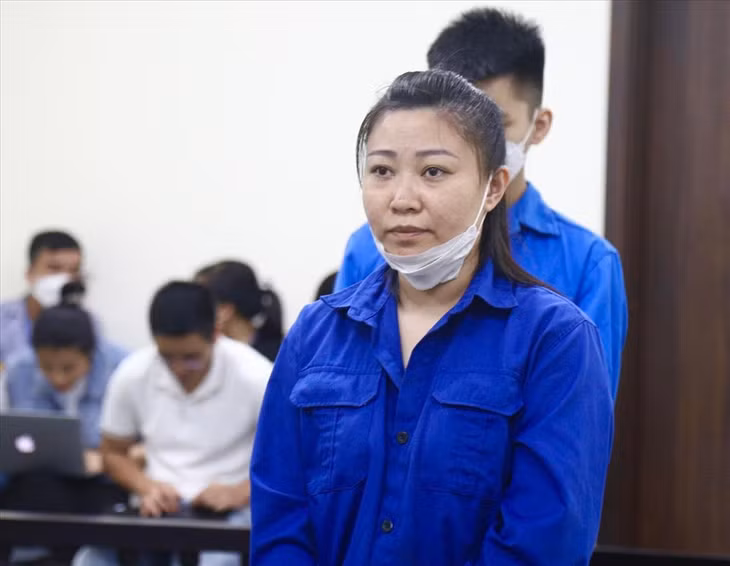 Cựu nữ đại uý từng gây náo loạn sân bay Tân Sơn Nhất - bị cáo Lê Thị Hiền tại phiên toà phúc thẩm. Ảnh: Quang Việt