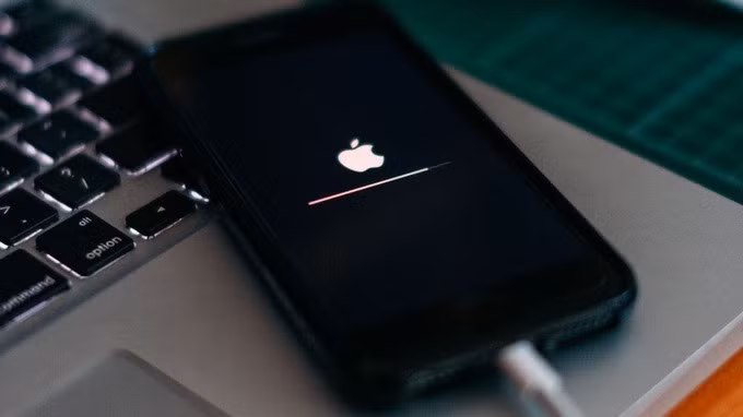 Nhiều người dùng nói rằng phụ kiện Lightning to USB-A đã hoàn toàn trở nên vô dụng sau khi cập nhật iOS 16.5 (Ảnh: Apple Insider).