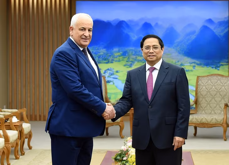 Thủ tướng Phạm Minh Chính tiếp Bộ trưởng Nội vụ Nhà nước Palestine Ziad Hab Al-Reeh. (Ảnh: Trần Hải)