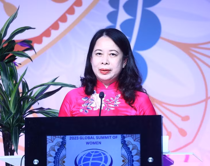 Phó Chủ tịch nước đề nghị tập trung nỗ lực, tạo điều kiện thuận lợi cho phụ nữ vươn lên phát huy khả năng và tham gia đóng góp cho xã hội. (Ảnh: TTXVN)