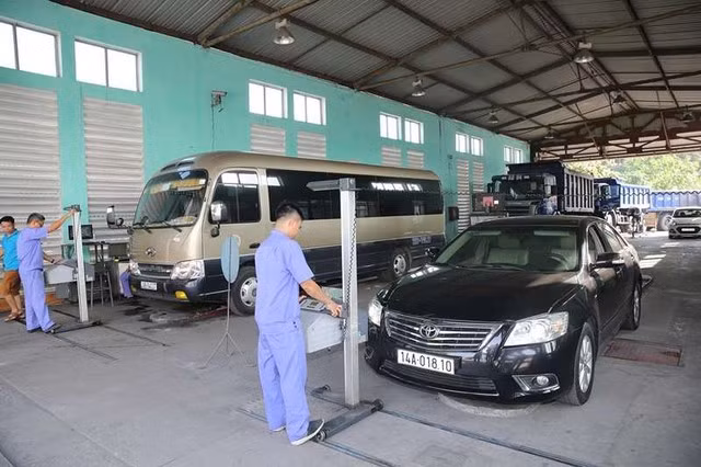 Nghiên cứu quy định chu kỳ kiểm định theo số km sử dụng để thay thế tiêu chí về thời gian sử dụng phương tiện.