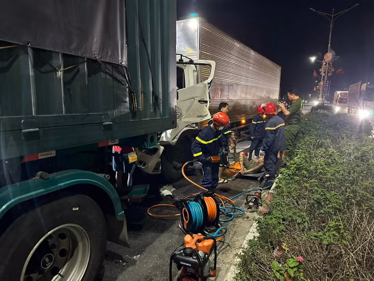 Lực lượng chức năng triển khai công tác cứu hộ. Ảnh: CTV