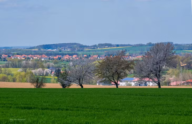 Tại Oberlausitz, du khách đi xe đạp để khám phá những con đường quanh co, uốn lượn. Ảnh: Hang Van Photography