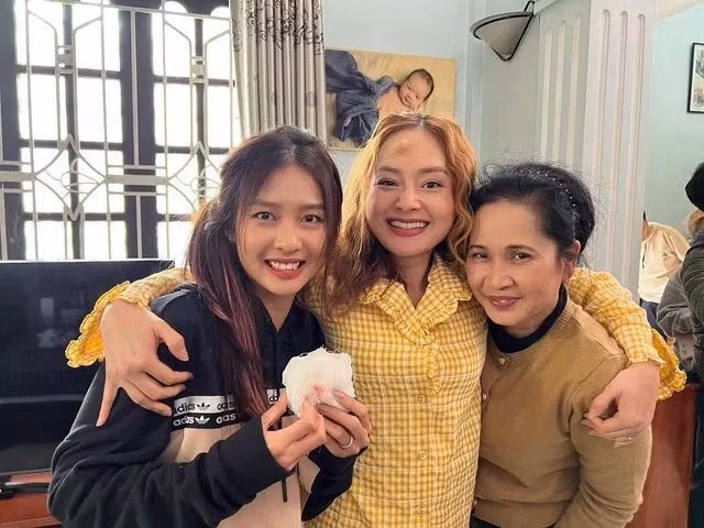 NSND Lan Hương "Bông", Khả Ngân và Lan Phương khoe ảnh hậu trường.