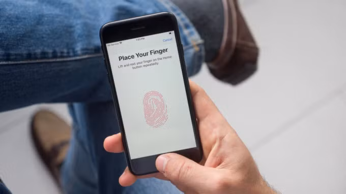 Cảm biến vân tay giúp không cần nhớ các mật khẩu phức tạp. Ảnh: PhoneArena
