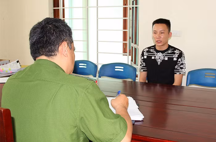 Cơ quan điều tra lấy lời khai đối tượng Lê Bảo Tín.