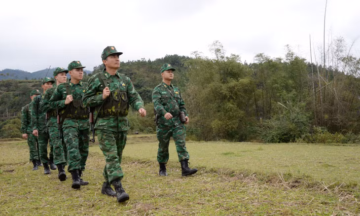 CBCS Đồn Biên phòng Bắc Sơn thực hiện tuần tra biên giới.