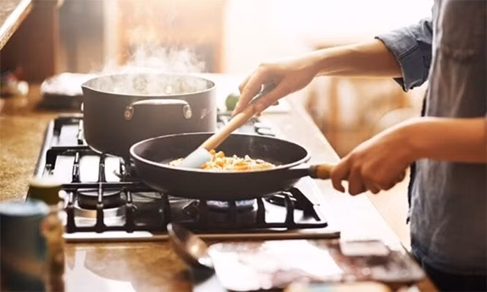 Dầu, mỡ chiên rán nhiều lần có gây ung thư là thắc mắc được nhiều người quan tâm. (Ảnh minh hoạ)