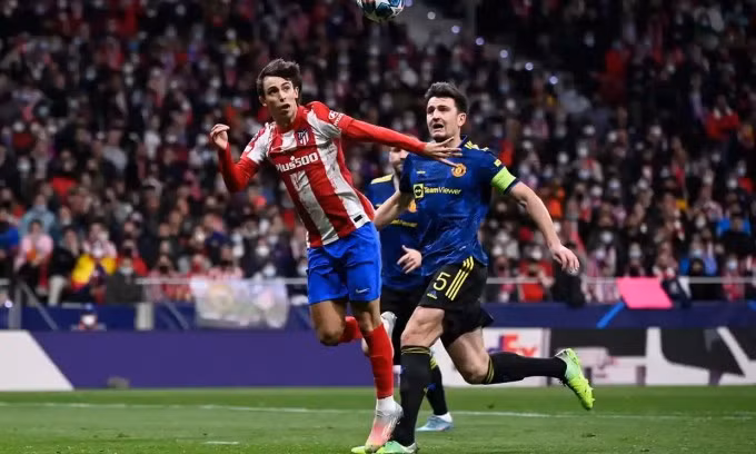 Joao Felix đánh đầu, mở tỷ số cho Atletico. Ảnh: AFP.