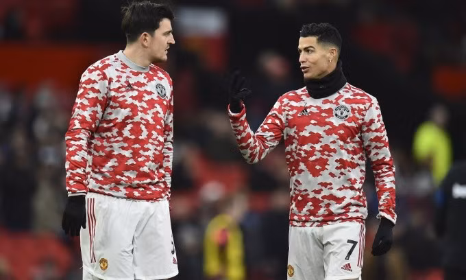 Maguire nhiều khả năng phải nhường băng thủ quân cho Ronaldo trong phần còn lại của mùa giải. Ảnh: EPA.