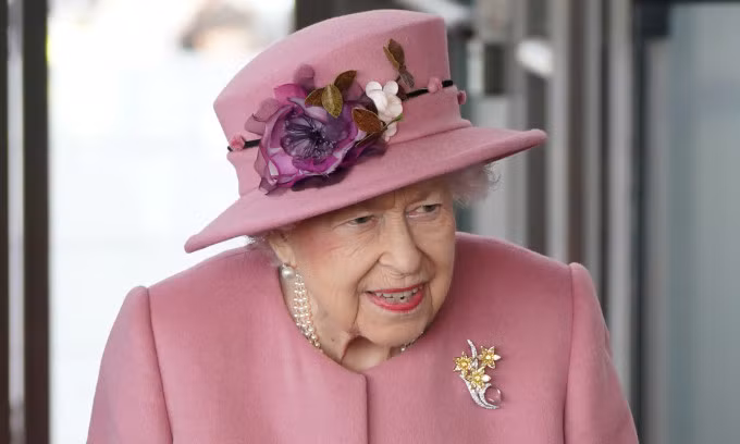 Nữ hoàng Anh Elizabeth II dự một sự kiện ở thành phố Cardiff thuộc Xứ Wales hôm 14/10. Ảnh: Reuters.