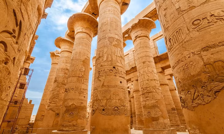 Những hình ảnh điêu khắc trên cột trụ tại Đền Luxor, Ai Cập. Ảnh: The Travel.