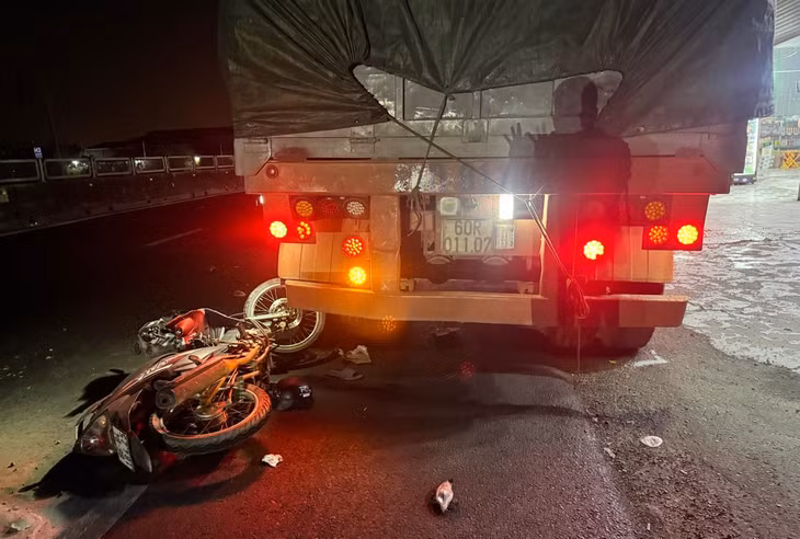 Hiện trường vụ tai nạn khiến người đi xe máy tử vong. Ảnh: Duy Tuấn