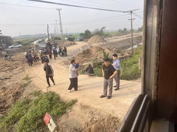 Lối đi tự mở qua đường sắt vừa xảy ra vụ tai nạn - Ảnh: N.V.D.