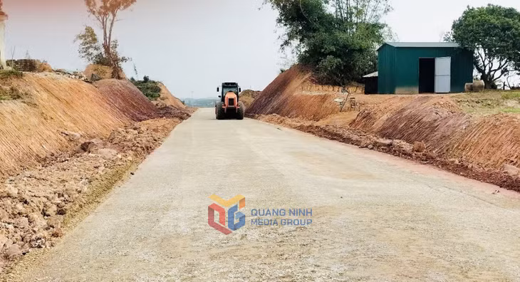 Dự án đường gom hai bên đường cao tốc, đoạn từ Cảng hàng không quốc tế Vân Đồn đến nút giao Bình Dân (huyện Vân Đồn) vừa được gia hạn đến 30/4/2025.